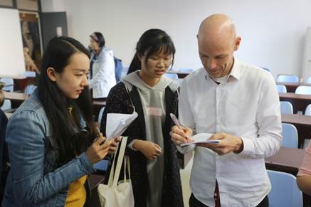 說明:E:\1🧑🏼‍🏫、杏鑫娱乐\2⏪、系部事務\服裝杏鑫 中央聖馬丁講座\3.jpg